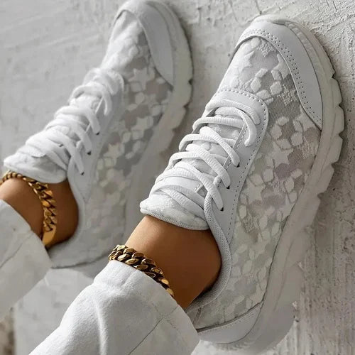 "ChicKicks" - Sneaker di lusso eleganti per donne