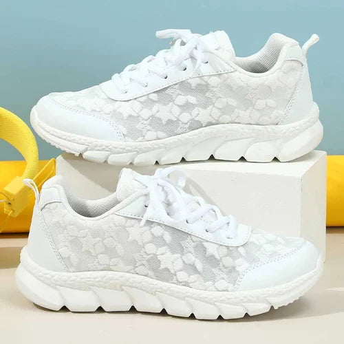 "ChicKicks" - Sneaker di lusso eleganti per donne